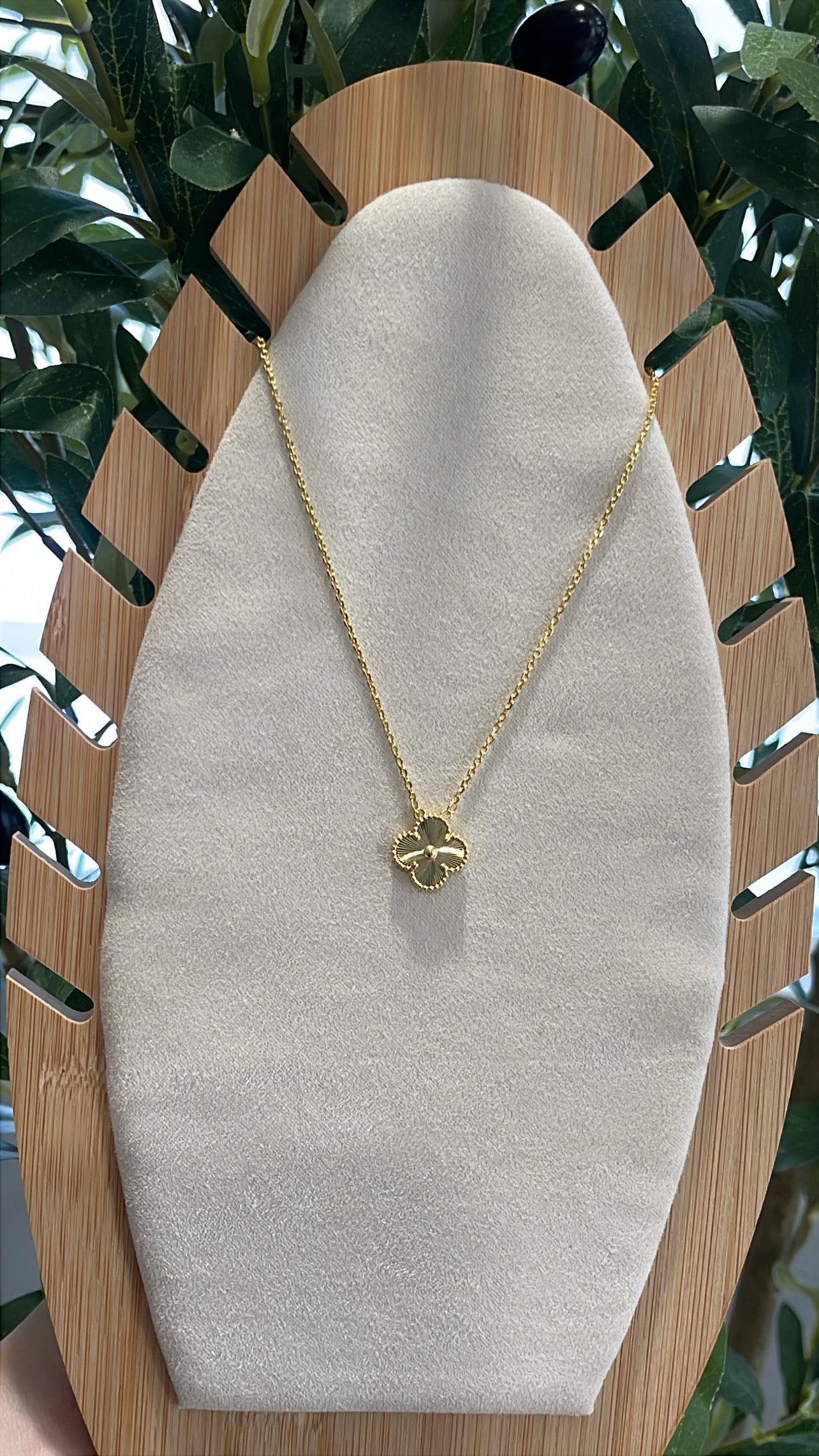 Van gold necklace