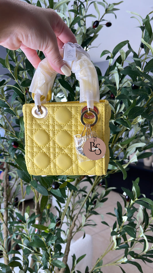 Lady D in yellow