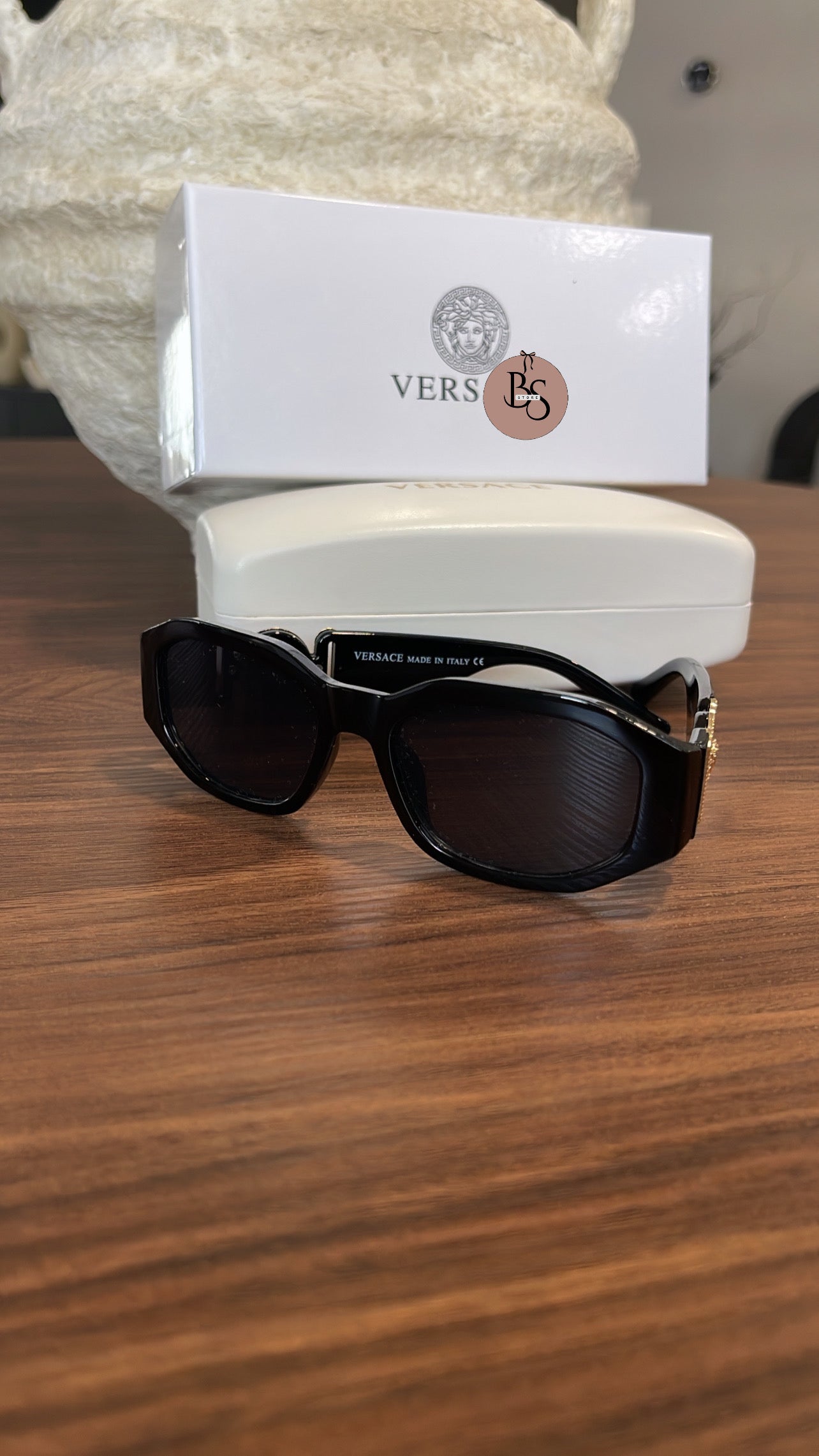 Versa sunglasses 🕶️