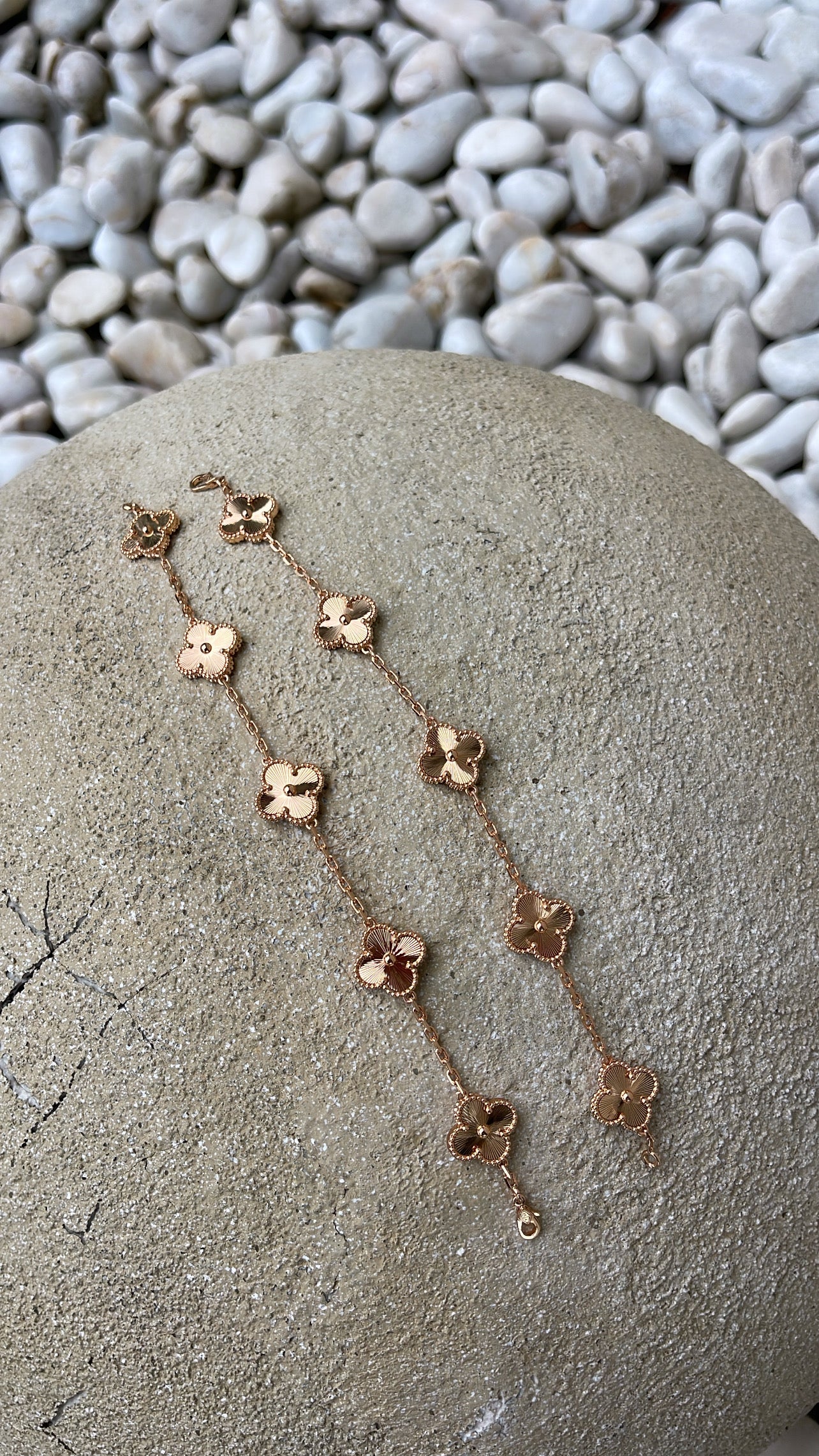 Rose gold van bracelet