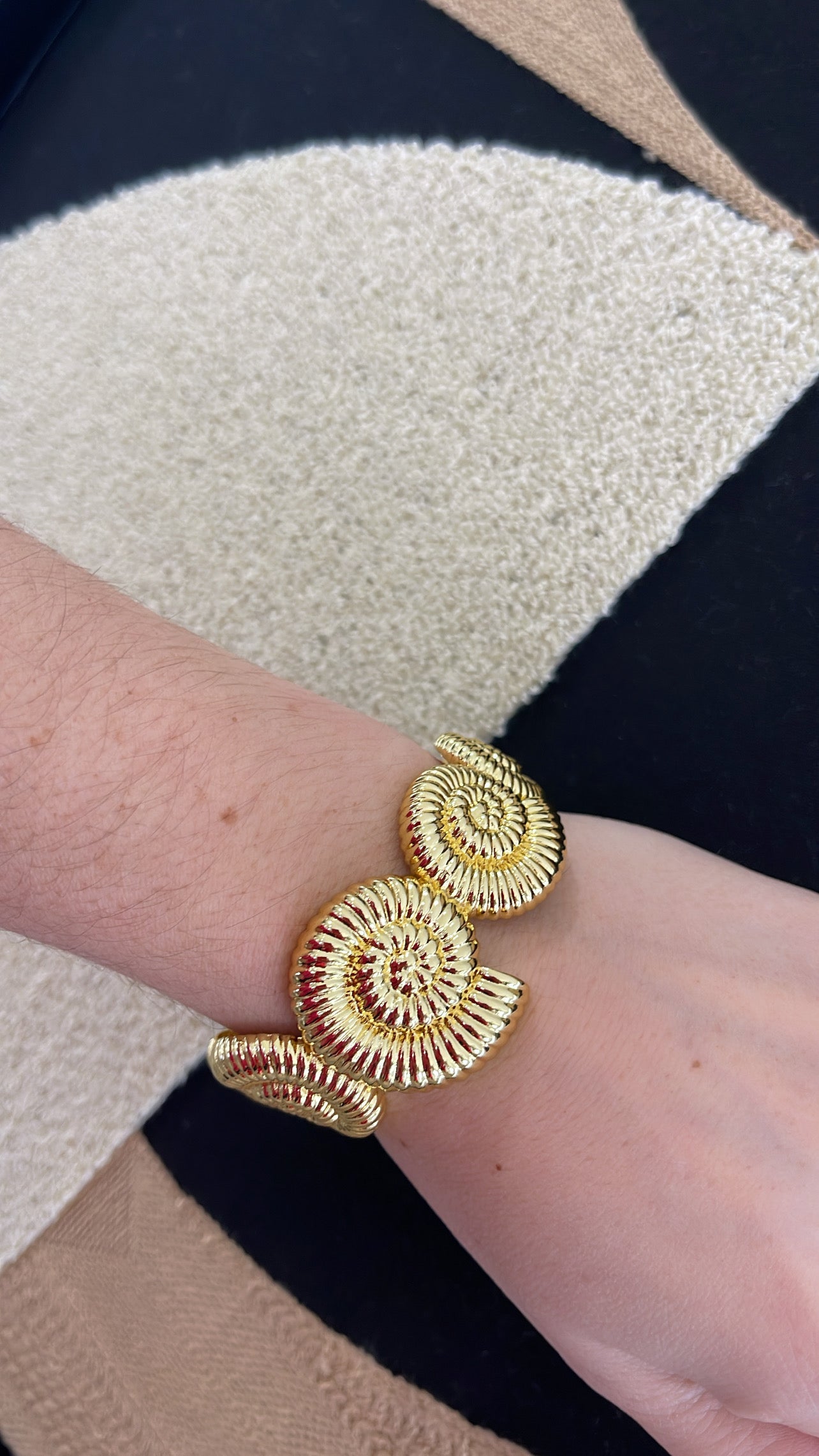 Caracol Conch Bangle ✨