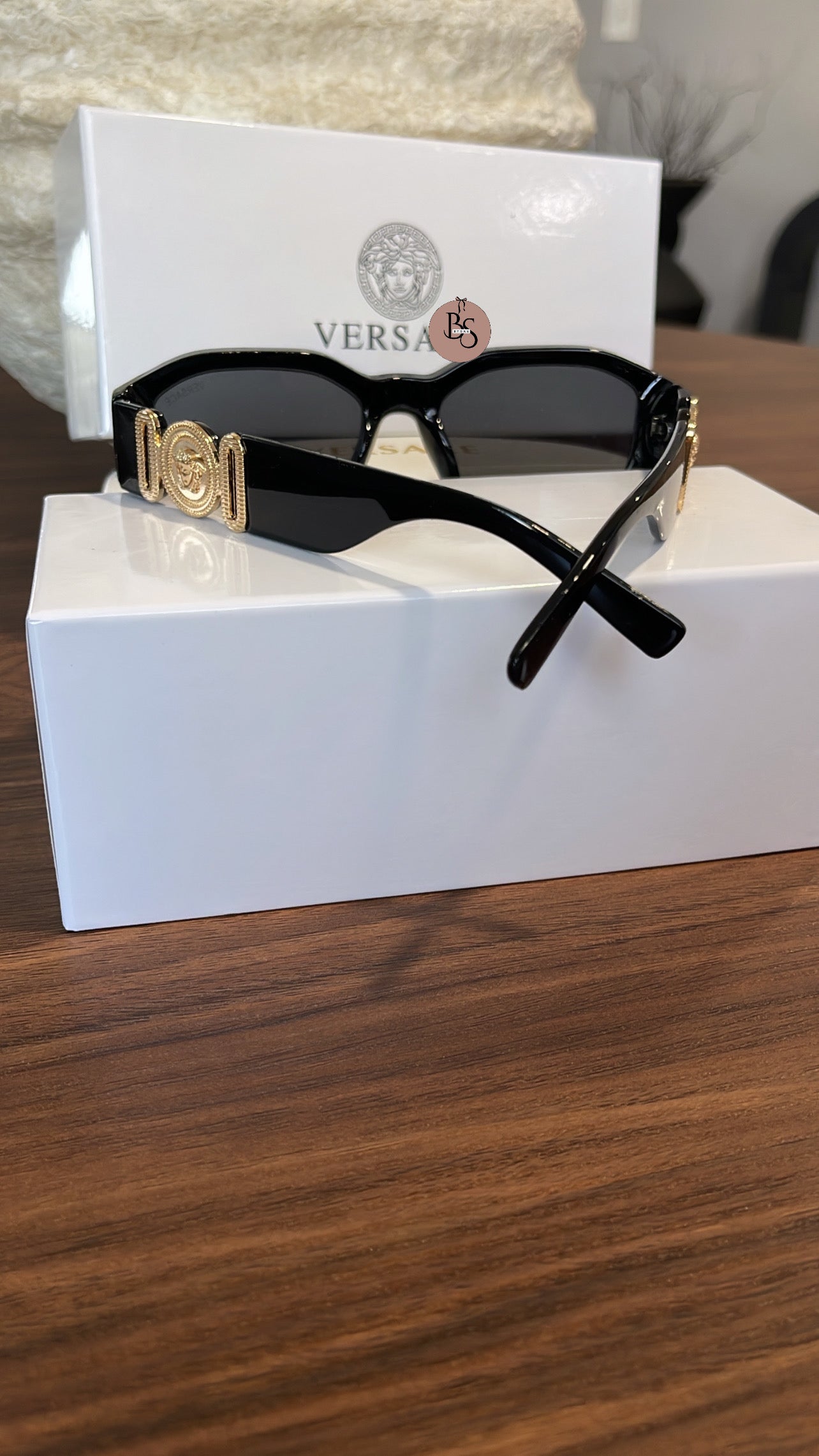 Versa sunglasses 🕶️