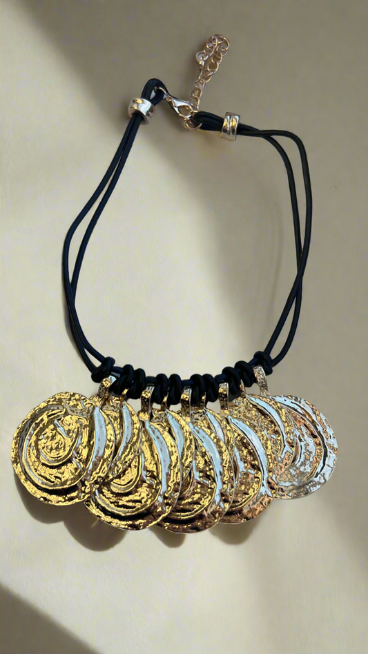 Gold charms leather cordon