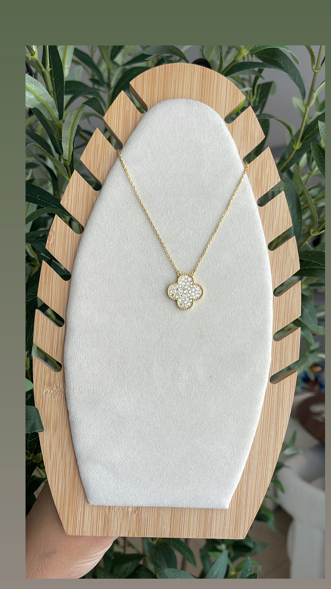 Van rhinestone necklace