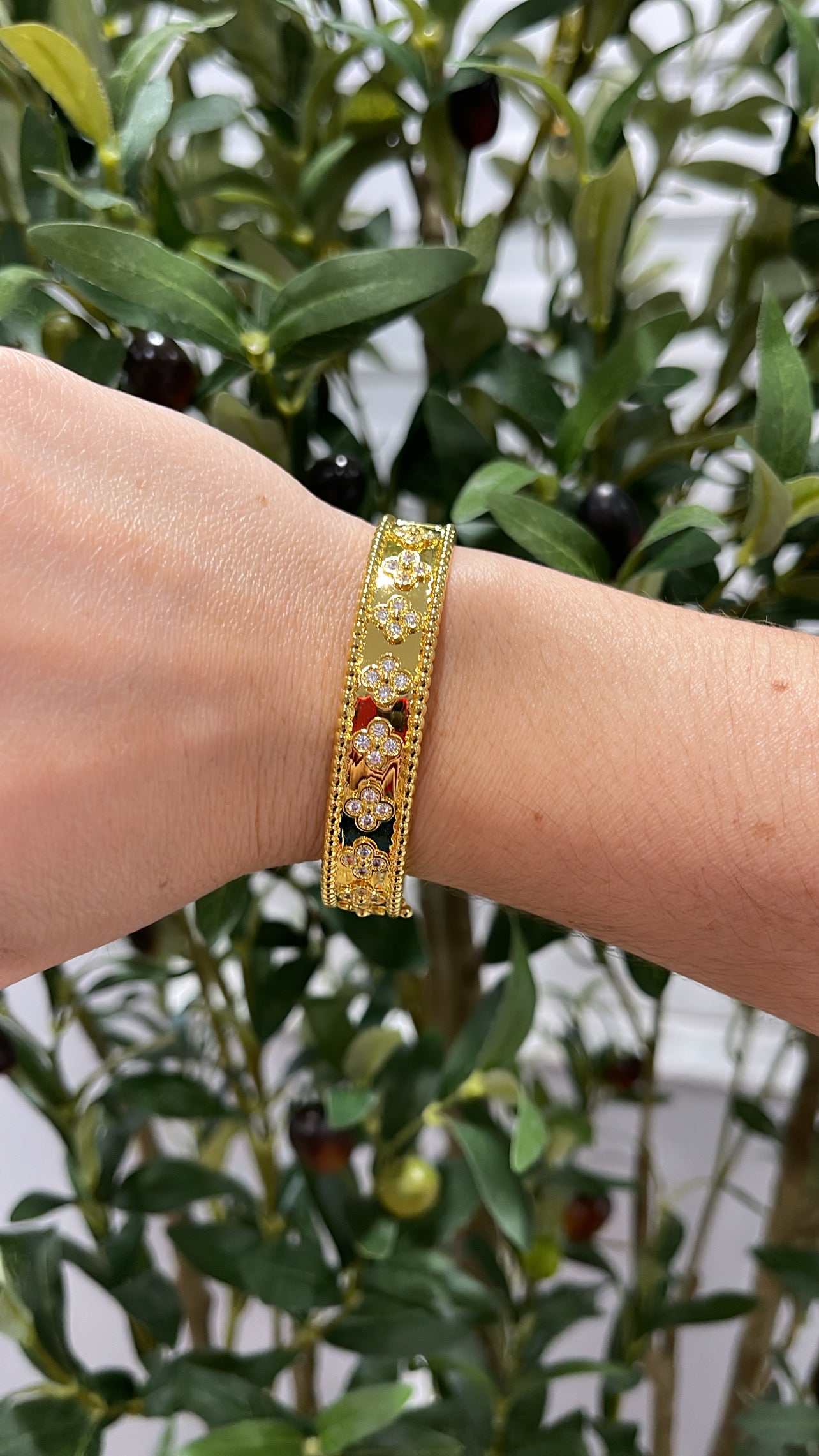 Van bangle bracelet