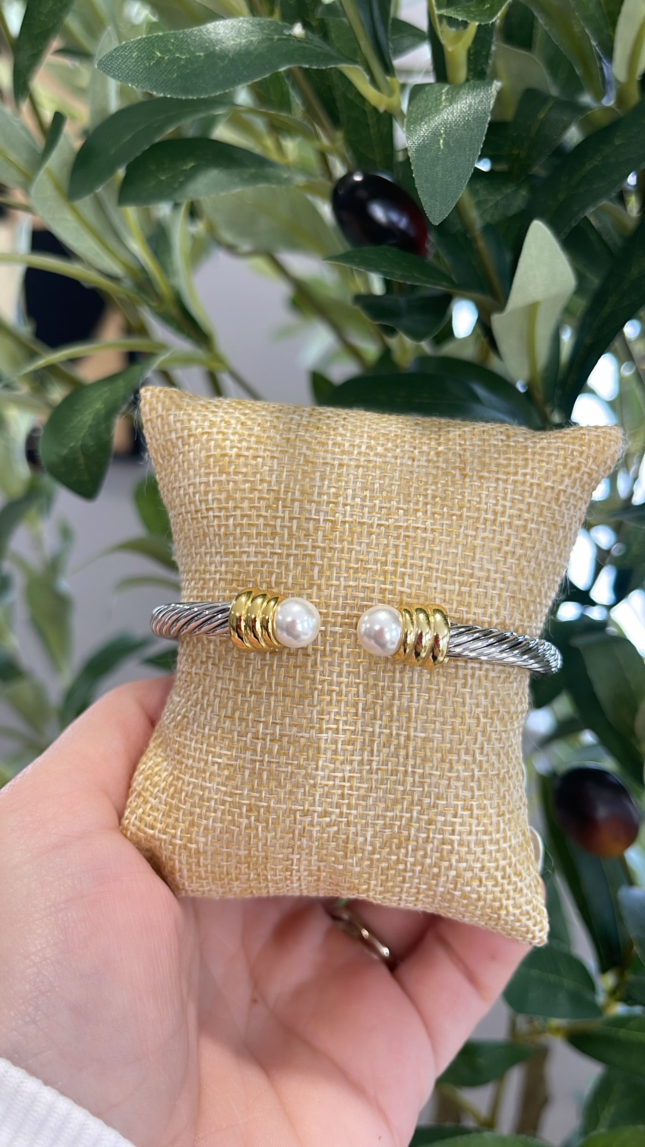 David Y Pearl Bangle