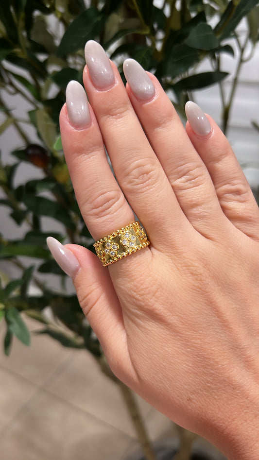 Rhinestone clover ring